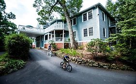 Highland Lake Inn & Resort - Flat Rock